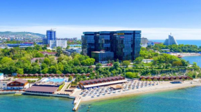 Golden Bay Premium Apart-hotel